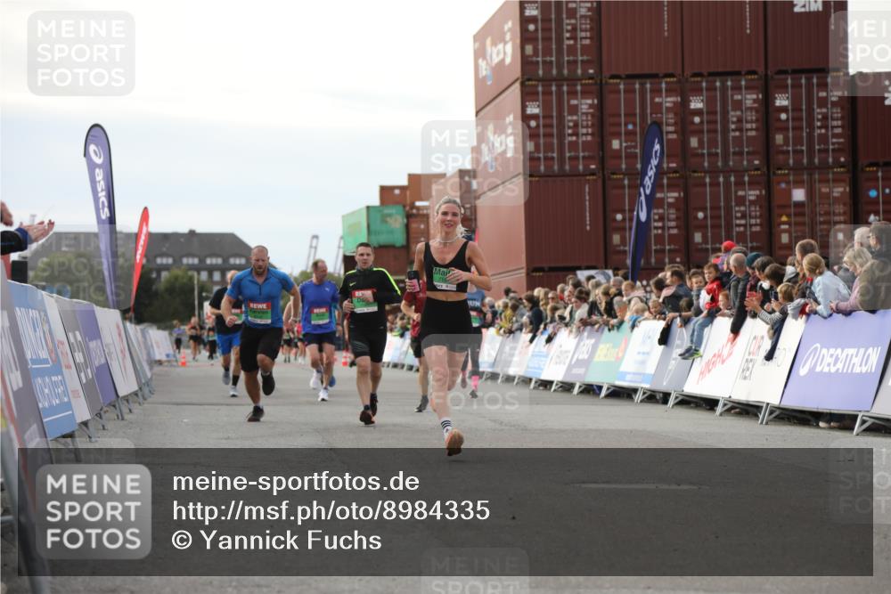 03.10.2025 - Köhlbrandbrückenlauf Yannick Fuchs http://msf.ph/oto/8984335 03.10.2025 16:08:49 Ziel 7057, 7141, 7191, 7333, 7336, 8118, 8846, 8931 meine-sportfotos.de