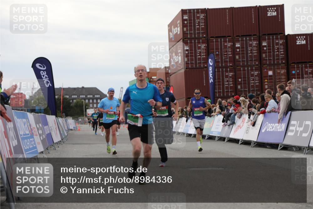03.10.2025 - Köhlbrandbrückenlauf Yannick Fuchs http://msf.ph/oto/8984336 03.10.2025 15:55:39 Ziel 7067, 7286, 7575, 8594, 8942, 9743 meine-sportfotos.de