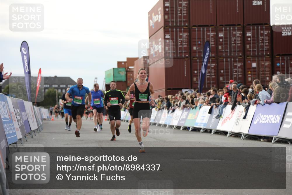03.10.2025 - Köhlbrandbrückenlauf Yannick Fuchs http://msf.ph/oto/8984337 03.10.2025 16:08:49 Ziel 7057, 7141, 7191, 7333, 7336, 8118, 8846, 8931 meine-sportfotos.de