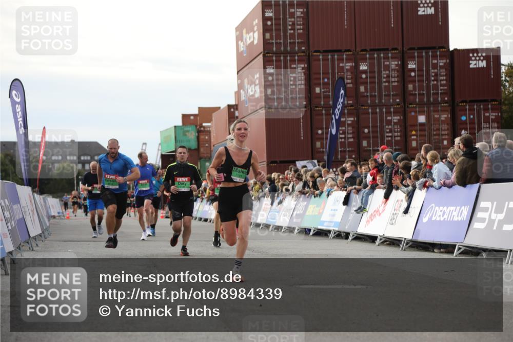 03.10.2025 - Köhlbrandbrückenlauf Yannick Fuchs http://msf.ph/oto/8984339 03.10.2025 16:08:49 Ziel 7057, 7141, 7191, 7333, 7336, 8118, 8846, 8931 meine-sportfotos.de