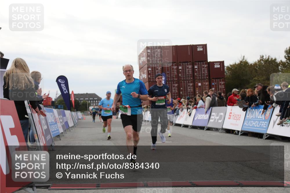 03.10.2025 - Köhlbrandbrückenlauf Yannick Fuchs http://msf.ph/oto/8984340 03.10.2025 15:55:40 Ziel 7043, 7067, 7286, 7575, 8594, 8942, 9743 meine-sportfotos.de