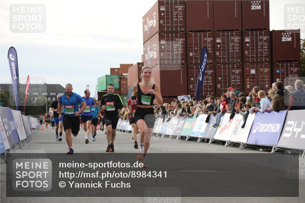 03.10.2025 - Köhlbrandbrückenlauf Yannick Fuchs http://msf.ph/oto/8984341 03.10.2025 16:08:49 Ziel 7057, 7141, 7191, 7333, 7336, 8118, 8846, 8931 meine-sportfotos.de