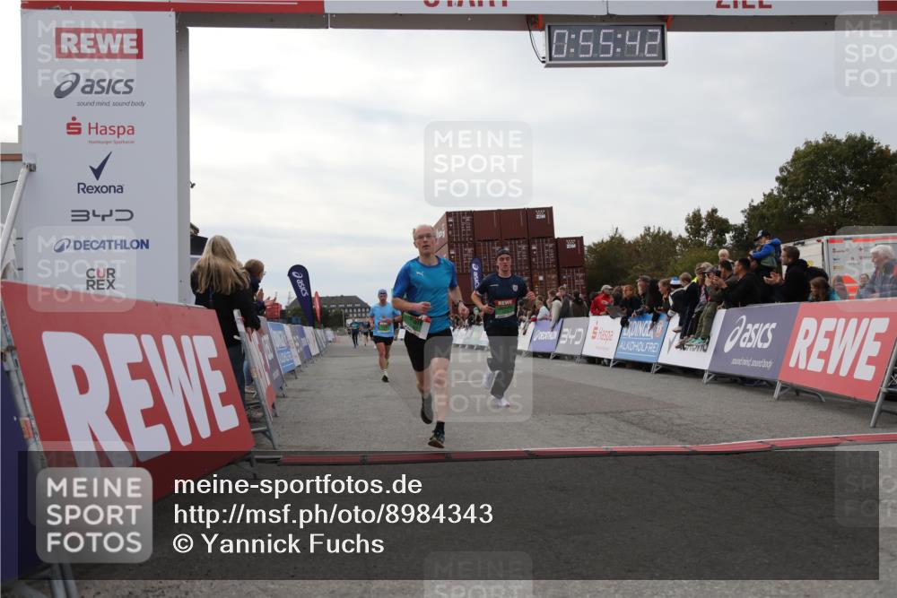 03.10.2025 - Köhlbrandbrückenlauf Yannick Fuchs http://msf.ph/oto/8984343 03.10.2025 15:55:40 Ziel 7043, 7067, 7286, 7575, 8594, 8942, 9743 meine-sportfotos.de