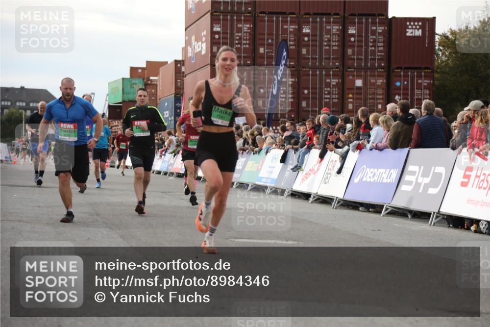 03.10.2025 - Köhlbrandbrückenlauf Yannick Fuchs http://msf.ph/oto/8984346 03.10.2025 16:08:50 Ziel 7057, 7141, 7191, 7333, 7336, 7585, 8118, 8846, 8931 meine-sportfotos.de