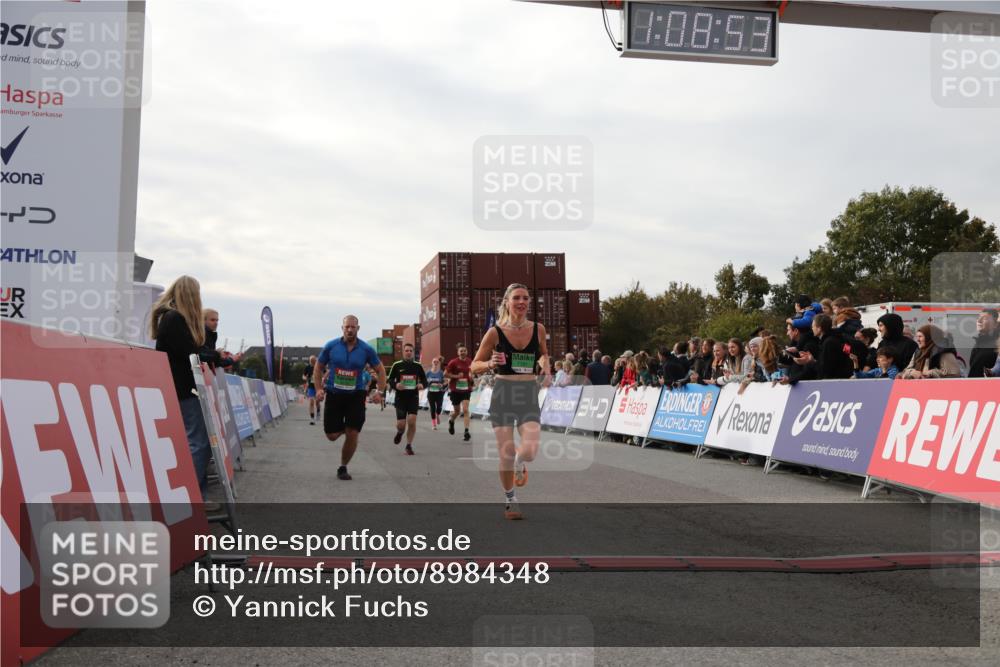 03.10.2025 - Köhlbrandbrückenlauf Yannick Fuchs http://msf.ph/oto/8984348 03.10.2025 16:08:51 Ziel 7057, 7141, 7191, 7333, 7336, 7585, 8118, 8931 meine-sportfotos.de