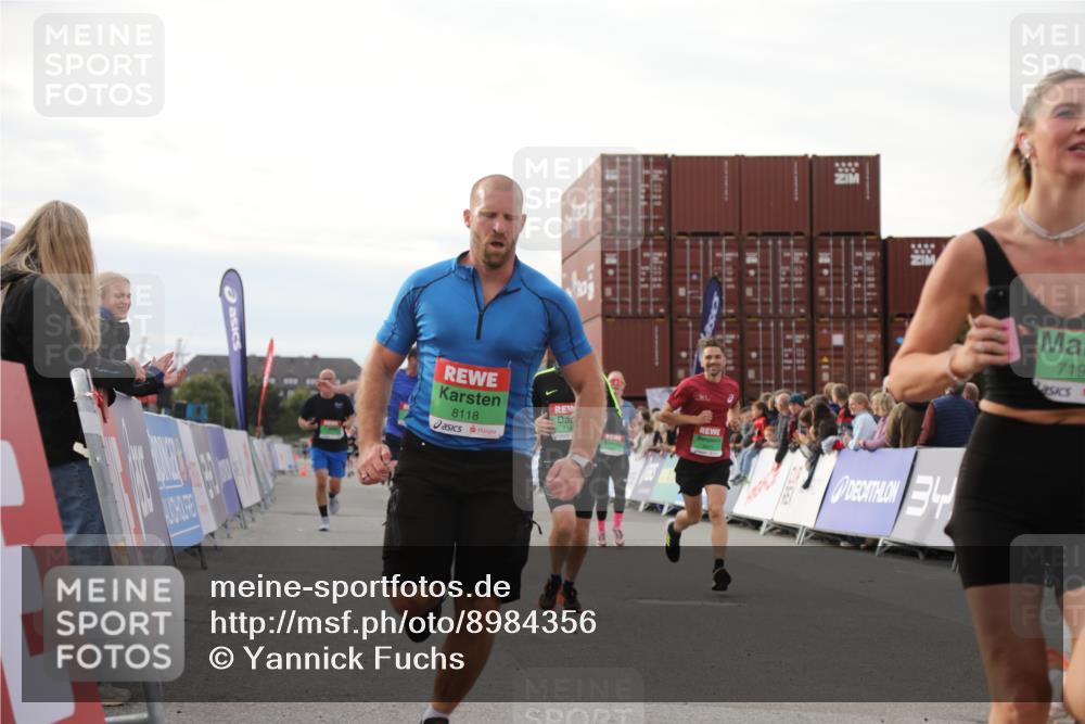 03.10.2025 - Köhlbrandbrückenlauf Yannick Fuchs http://msf.ph/oto/8984356 03.10.2025 16:08:52 Ziel 7057, 7141, 7191, 7333, 7336, 7585, 8118, 8931 meine-sportfotos.de