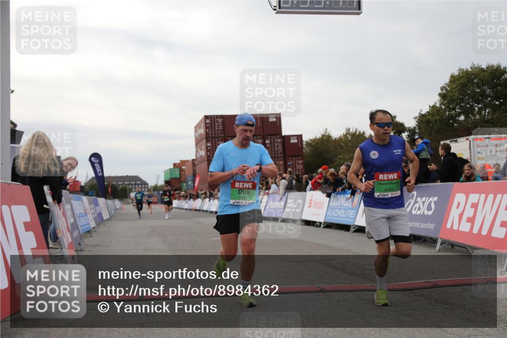 03.10.2025 - Köhlbrandbrückenlauf Yannick Fuchs http://msf.ph/oto/8984362 03.10.2025 15:55:43 Ziel 7043, 7067, 7286, 7575, 8594, 8942, 9743 meine-sportfotos.de