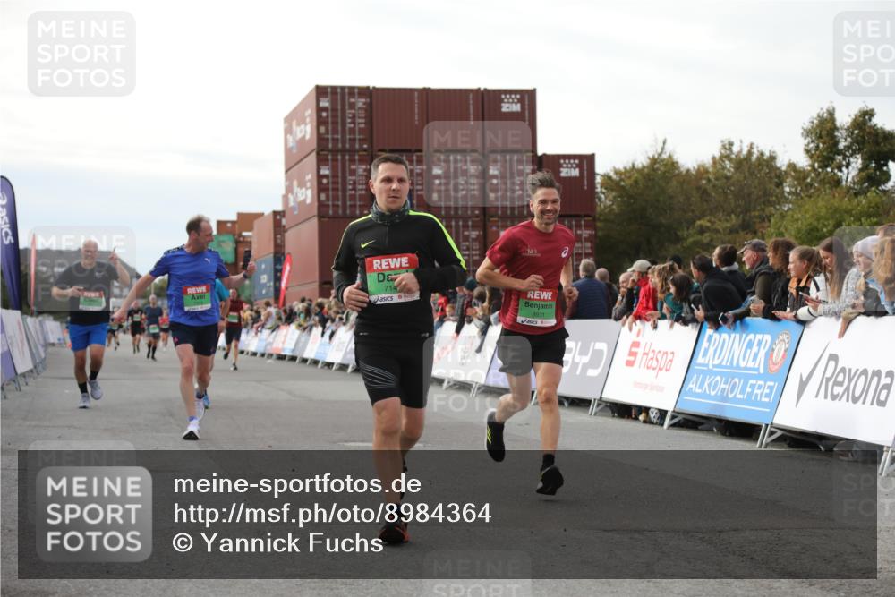 03.10.2025 - Köhlbrandbrückenlauf Yannick Fuchs http://msf.ph/oto/8984364 03.10.2025 16:08:54 Ziel 7057, 7141, 7191, 7333, 7336, 7585, 8118, 8725, 8931 meine-sportfotos.de