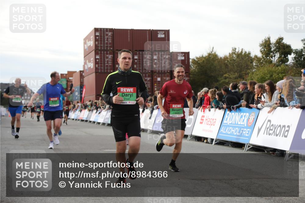 03.10.2025 - Köhlbrandbrückenlauf Yannick Fuchs http://msf.ph/oto/8984366 03.10.2025 16:08:54 Ziel 7057, 7141, 7191, 7333, 7336, 7585, 8118, 8725, 8931 meine-sportfotos.de