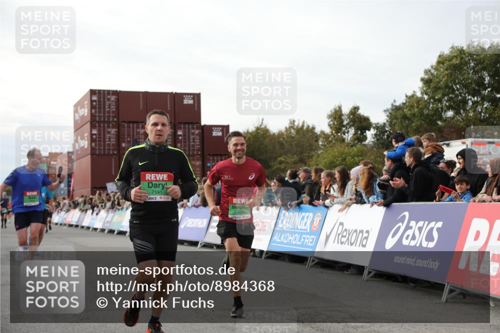 03.10.2025 - Köhlbrandbrückenlauf Yannick Fuchs http://msf.ph/oto/8984368 03.10.2025 16:08:54 Ziel 7057, 7141, 7191, 7333, 7336, 7585, 8118, 8725, 8931 meine-sportfotos.de