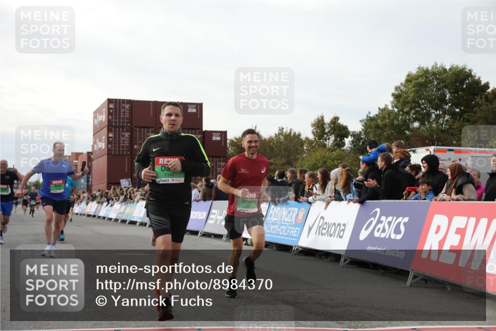 03.10.2025 - Köhlbrandbrückenlauf Yannick Fuchs http://msf.ph/oto/8984370 03.10.2025 16:08:54 Ziel 7057, 7141, 7191, 7333, 7336, 7585, 8118, 8725, 8931 meine-sportfotos.de
