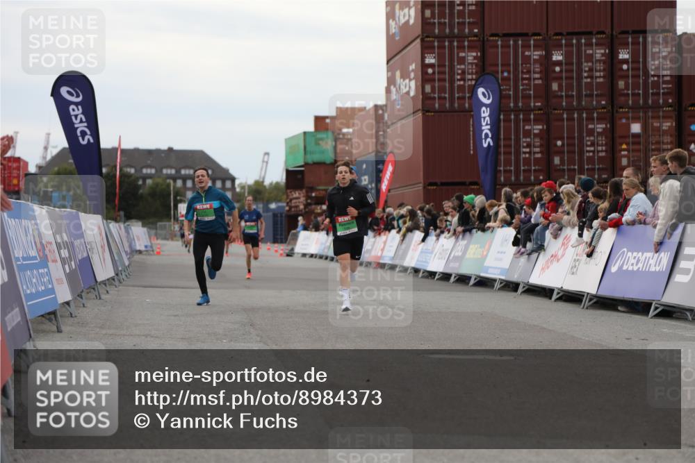 03.10.2025 - Köhlbrandbrückenlauf Yannick Fuchs http://msf.ph/oto/8984373 03.10.2025 15:55:44 Ziel 7043, 7067, 7286, 7575, 7968, 8594, 8942, 9743 meine-sportfotos.de