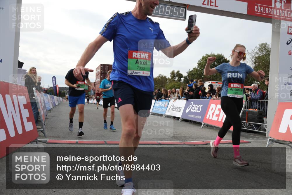 03.10.2025 - Köhlbrandbrückenlauf Yannick Fuchs http://msf.ph/oto/8984403 03.10.2025 16:08:57 Ziel 7057, 7141, 7333, 7336, 7501, 7585, 8725, 8931 meine-sportfotos.de