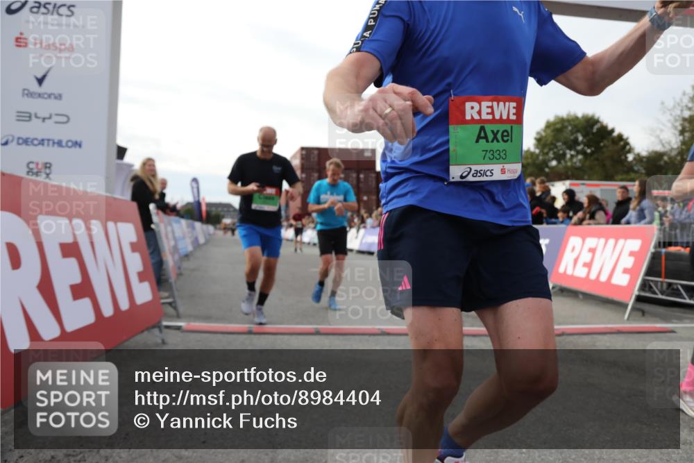 03.10.2025 - Köhlbrandbrückenlauf Yannick Fuchs http://msf.ph/oto/8984404 03.10.2025 16:08:57 Ziel 7057, 7141, 7333, 7336, 7501, 7585, 8725, 8931 meine-sportfotos.de