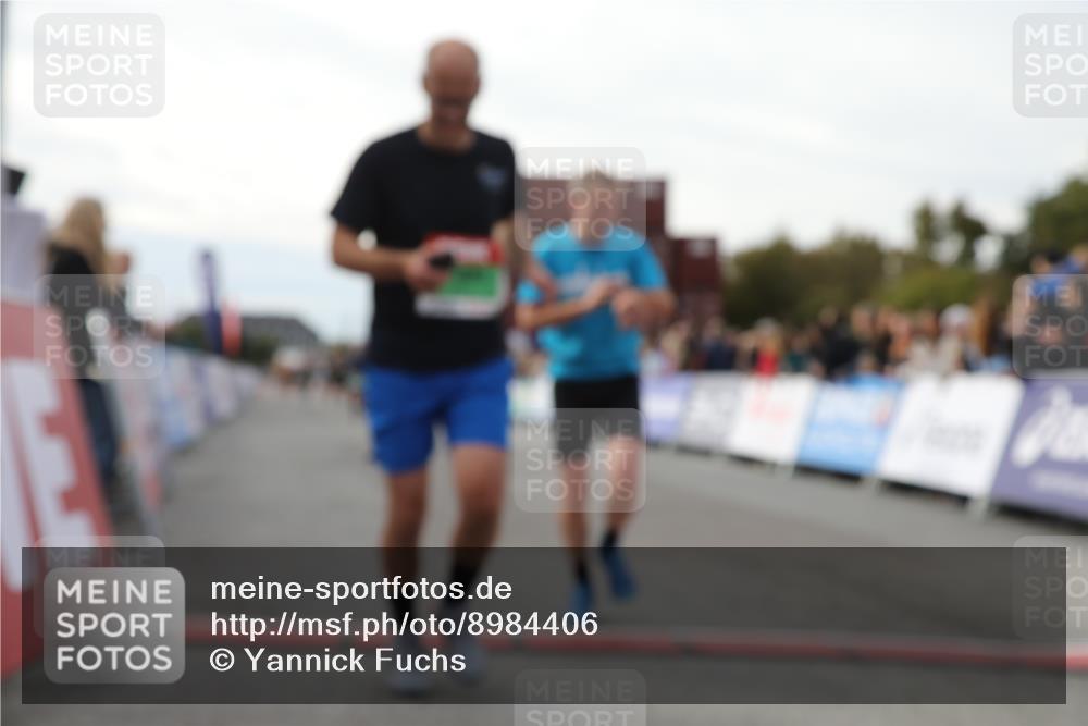 03.10.2025 - Köhlbrandbrückenlauf Yannick Fuchs http://msf.ph/oto/8984406 03.10.2025 16:08:58 Ziel 7057, 7141, 7333, 7336, 7501, 7585, 8725, 8931 meine-sportfotos.de