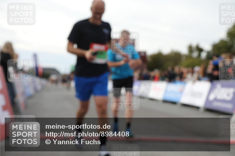 03.10.2025 - Köhlbrandbrückenlauf Yannick Fuchs http://msf.ph/oto/8984408 03.10.2025 16:08:58 Ziel 7057, 7141, 7333, 7336, 7501, 7585, 8725, 8931 meine-sportfotos.de