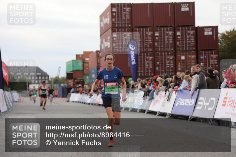 03.10.2025 - Köhlbrandbrückenlauf Yannick Fuchs http://msf.ph/oto/8984416 03.10.2025 15:55:51 Ziel 7043, 7286, 7456, 7555, 7968, 9743 meine-sportfotos.de