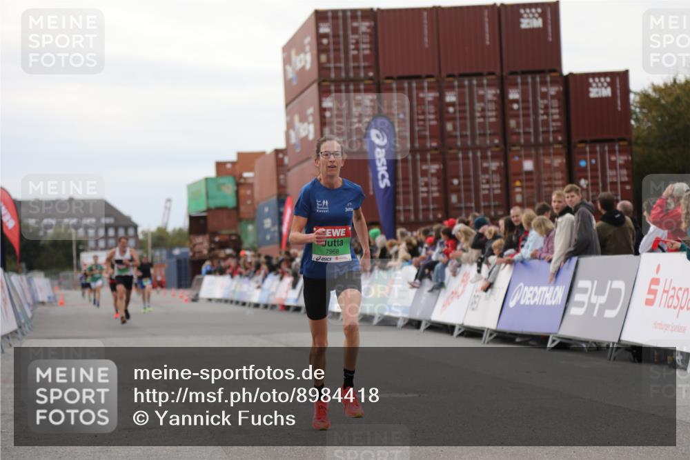 03.10.2025 - Köhlbrandbrückenlauf Yannick Fuchs http://msf.ph/oto/8984418 03.10.2025 15:55:51 Ziel 7043, 7286, 7456, 7555, 7968, 9743 meine-sportfotos.de