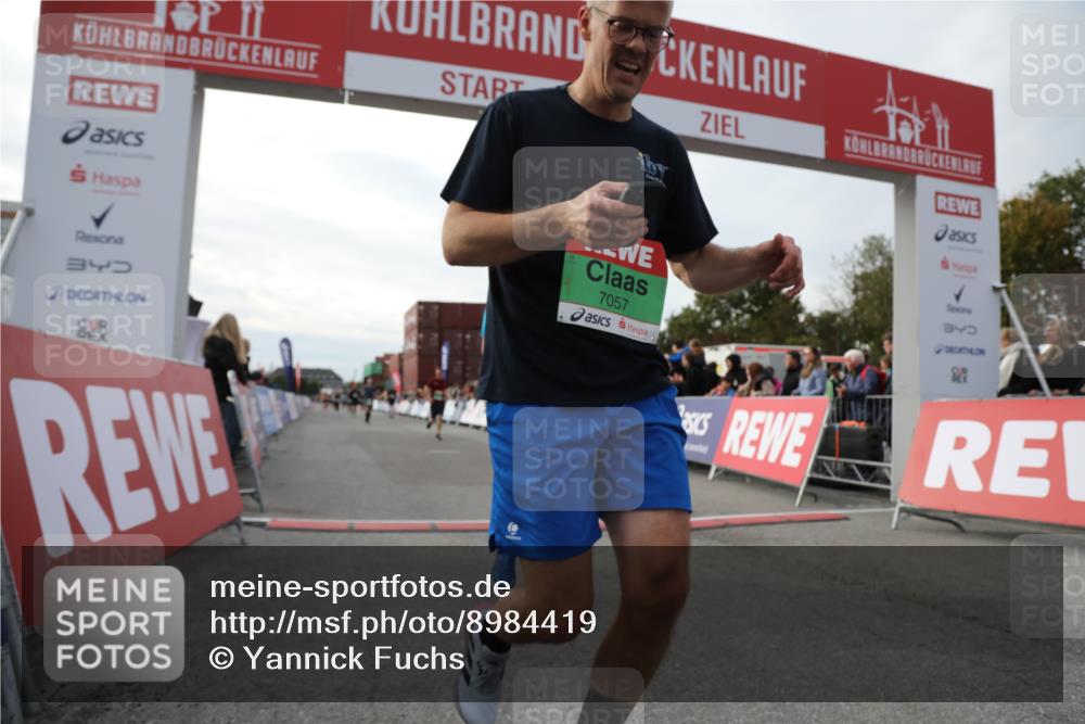 03.10.2025 - Köhlbrandbrückenlauf Yannick Fuchs http://msf.ph/oto/8984419 03.10.2025 16:08:59 Ziel 7057, 7333, 7336, 7379, 7501, 7585, 8725, 9139 meine-sportfotos.de