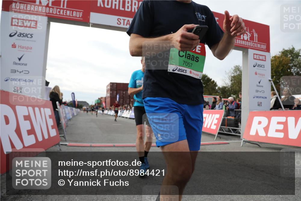 03.10.2025 - Köhlbrandbrückenlauf Yannick Fuchs http://msf.ph/oto/8984421 03.10.2025 16:08:59 Ziel 7057, 7333, 7336, 7379, 7501, 7585, 8725, 9139 meine-sportfotos.de
