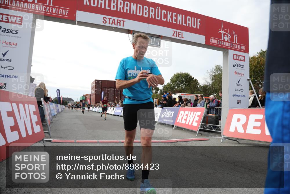 03.10.2025 - Köhlbrandbrückenlauf Yannick Fuchs http://msf.ph/oto/8984423 03.10.2025 16:09:00 Ziel 7057, 7333, 7336, 7379, 7501, 7585, 8725, 9139 meine-sportfotos.de