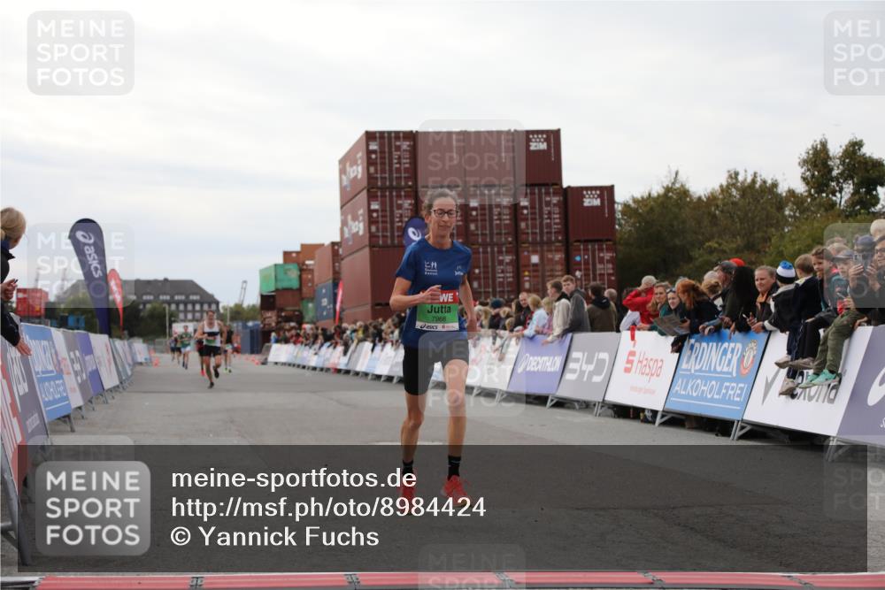 03.10.2025 - Köhlbrandbrückenlauf Yannick Fuchs http://msf.ph/oto/8984424 03.10.2025 15:55:52 Ziel 7043, 7456, 7555, 7968 meine-sportfotos.de