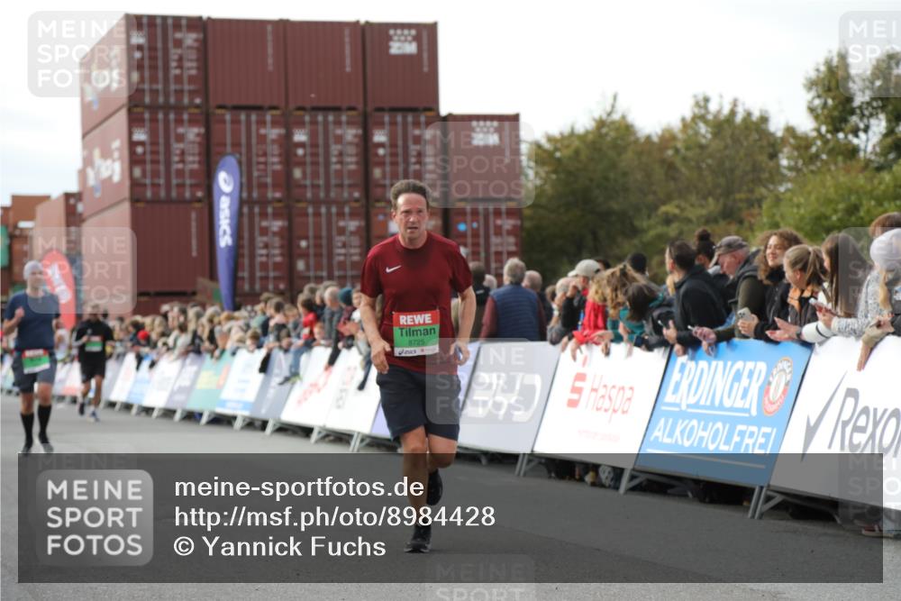 03.10.2025 - Köhlbrandbrückenlauf Yannick Fuchs http://msf.ph/oto/8984428 03.10.2025 16:09:01 Ziel 7057, 7379, 7501, 7585, 8725, 9139 meine-sportfotos.de