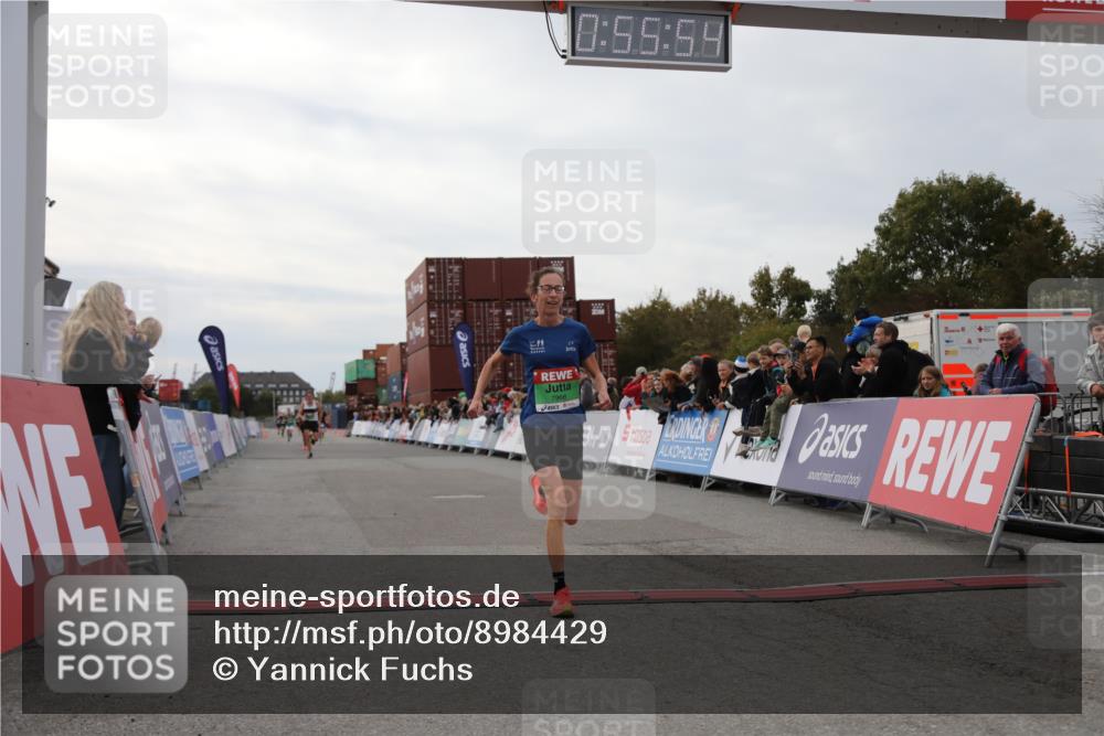 03.10.2025 - Köhlbrandbrückenlauf Yannick Fuchs http://msf.ph/oto/8984429 03.10.2025 15:55:52 Ziel 7043, 7456, 7555, 7968 meine-sportfotos.de