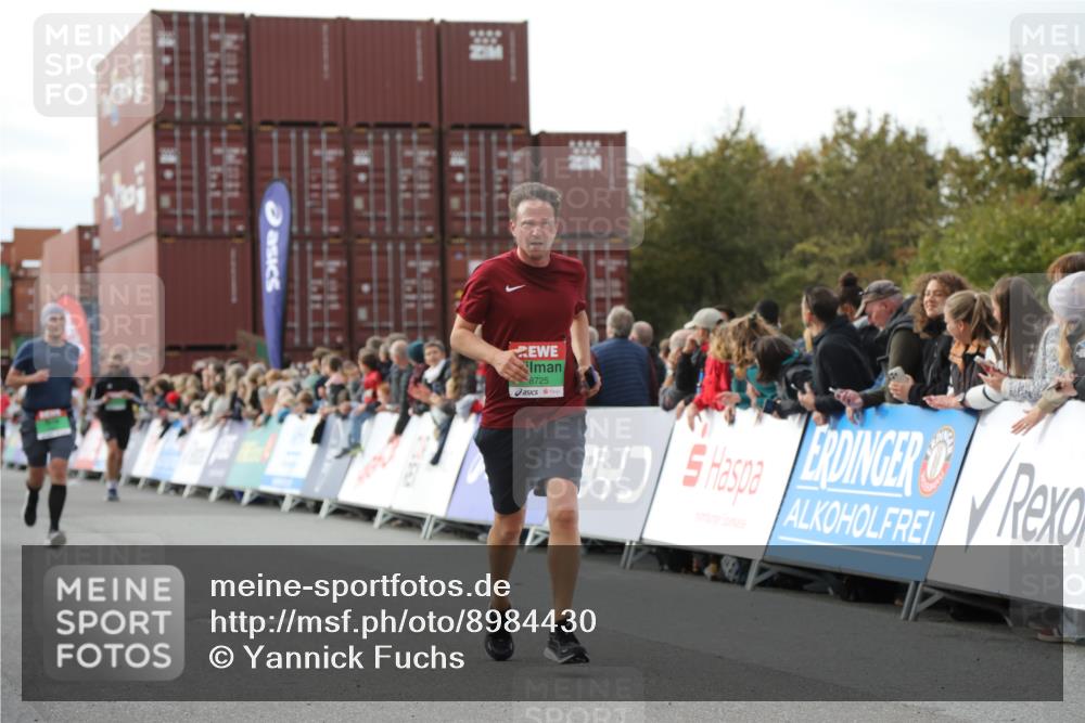 03.10.2025 - Köhlbrandbrückenlauf Yannick Fuchs http://msf.ph/oto/8984430 03.10.2025 16:09:01 Ziel 7057, 7379, 7501, 7585, 8725, 9139 meine-sportfotos.de