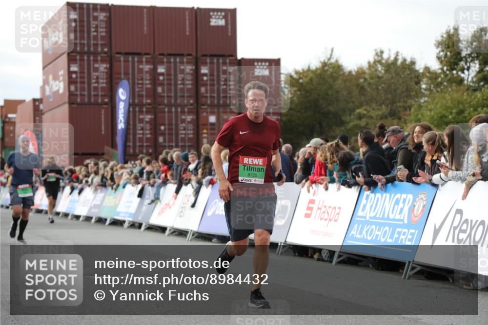 03.10.2025 - Köhlbrandbrückenlauf Yannick Fuchs http://msf.ph/oto/8984432 03.10.2025 16:09:01 Ziel 7057, 7379, 7501, 7585, 8725, 9139 meine-sportfotos.de