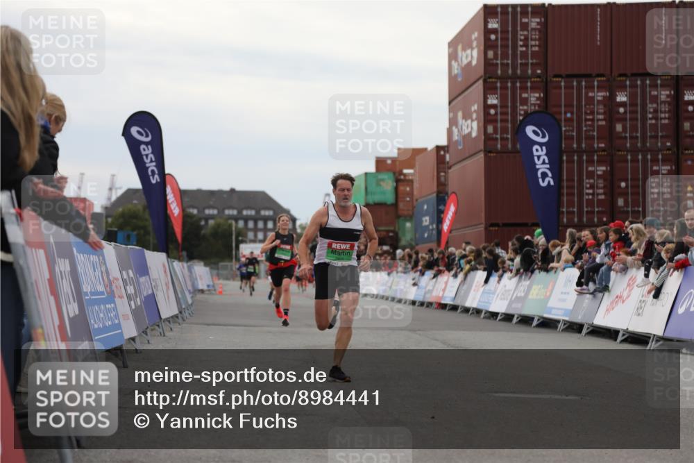 03.10.2025 - Köhlbrandbrückenlauf Yannick Fuchs http://msf.ph/oto/8984441 03.10.2025 15:55:55 Ziel 7456, 7555, 7968, 9231 meine-sportfotos.de