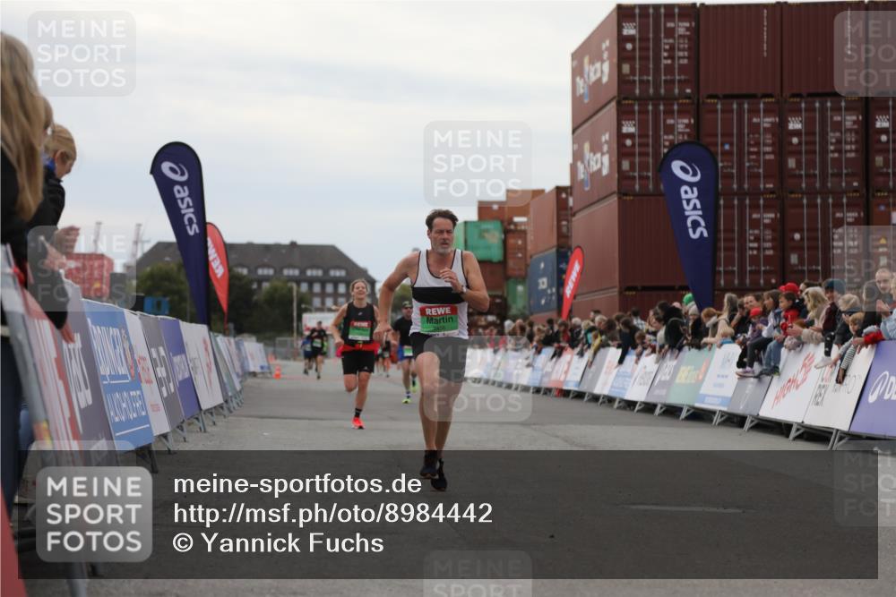 03.10.2025 - Köhlbrandbrückenlauf Yannick Fuchs http://msf.ph/oto/8984442 03.10.2025 15:55:55 Ziel 7456, 7555, 7968, 9231 meine-sportfotos.de