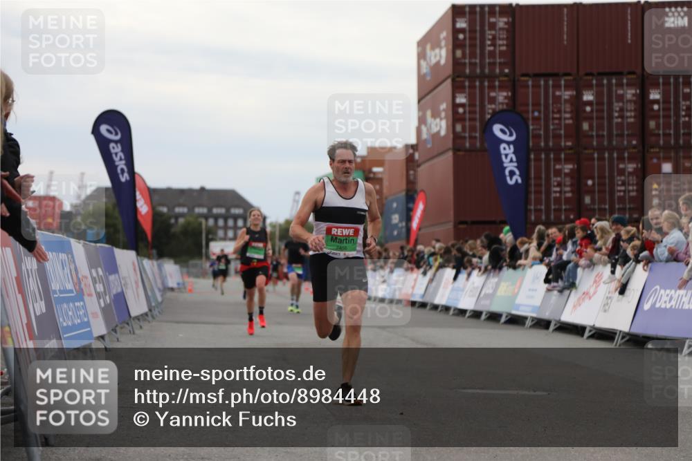 03.10.2025 - Köhlbrandbrückenlauf Yannick Fuchs http://msf.ph/oto/8984448 03.10.2025 15:55:56 Ziel 7456, 7555, 7968, 9231 meine-sportfotos.de