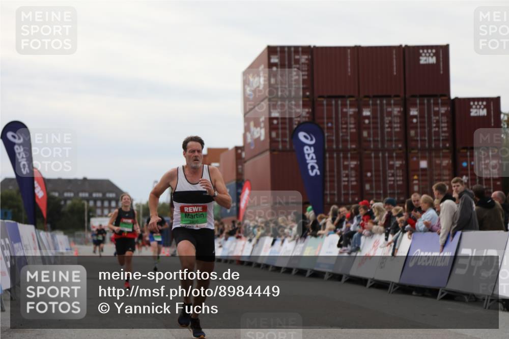 03.10.2025 - Köhlbrandbrückenlauf Yannick Fuchs http://msf.ph/oto/8984449 03.10.2025 15:55:56 Ziel 7456, 7555, 7968, 9231 meine-sportfotos.de