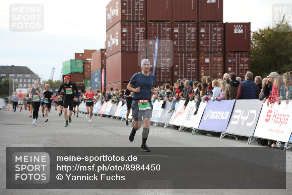 03.10.2025 - Köhlbrandbrückenlauf Yannick Fuchs http://msf.ph/oto/8984450 03.10.2025 16:09:03 Ziel 7379, 7501, 7823, 8725, 9139, 9216 meine-sportfotos.de