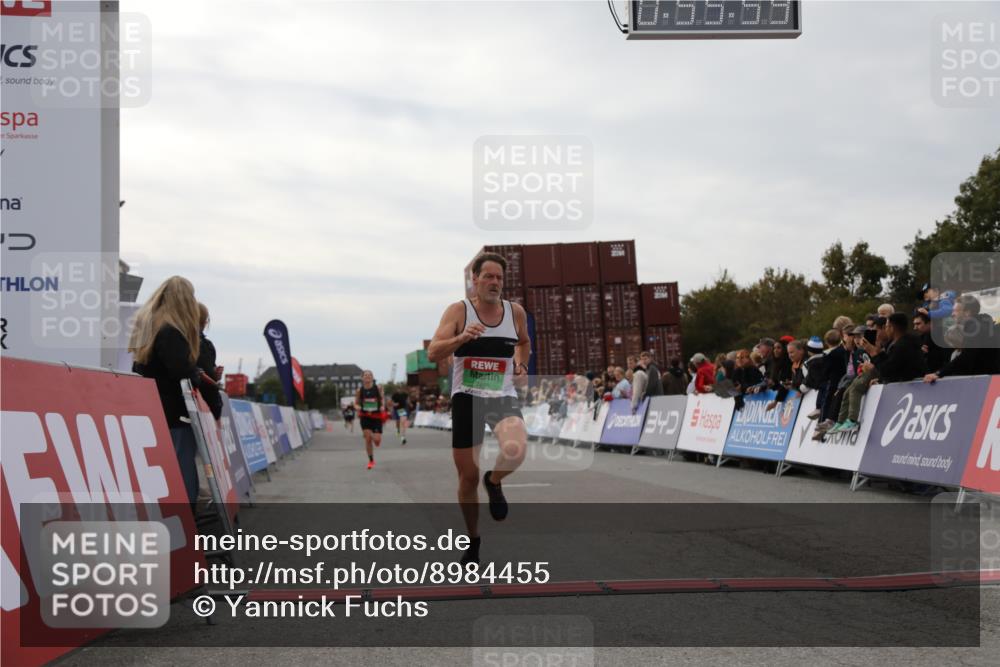 03.10.2025 - Köhlbrandbrückenlauf Yannick Fuchs http://msf.ph/oto/8984455 03.10.2025 15:55:57 Ziel 7456, 7555, 9231 meine-sportfotos.de