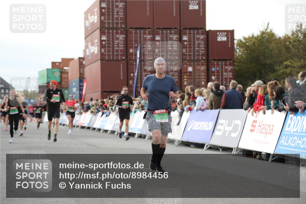 03.10.2025 - Köhlbrandbrückenlauf Yannick Fuchs http://msf.ph/oto/8984456 03.10.2025 16:09:04 Ziel 7379, 7501, 7823, 8725, 8797, 9139, 9216, 9739 meine-sportfotos.de