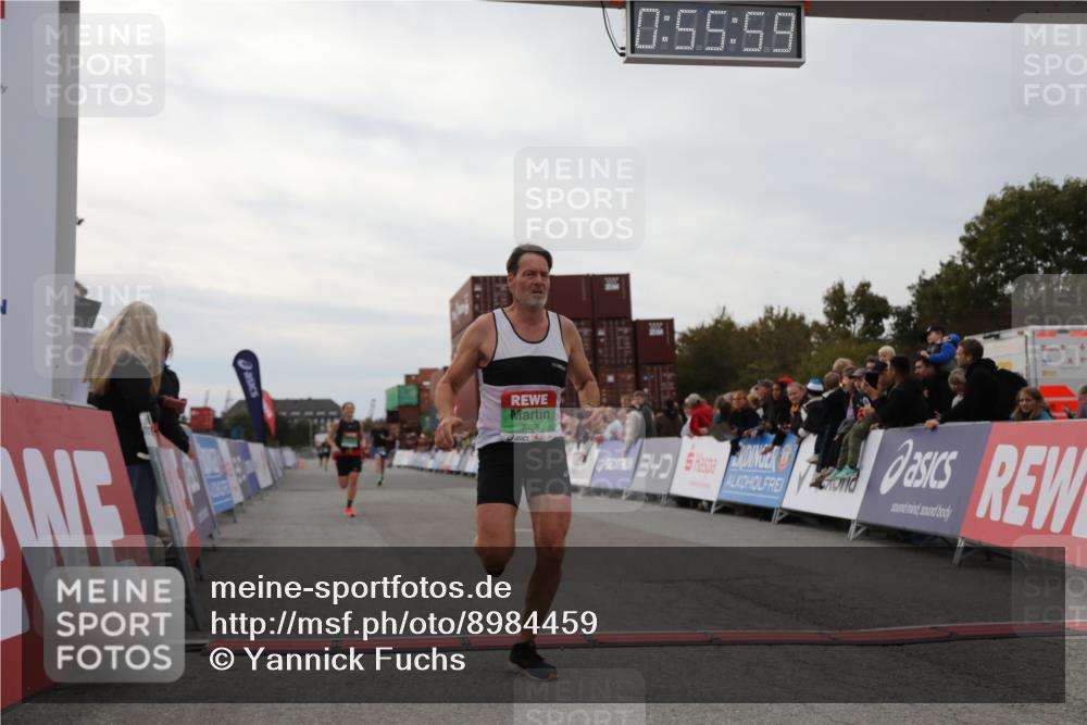 03.10.2025 - Köhlbrandbrückenlauf Yannick Fuchs http://msf.ph/oto/8984459 03.10.2025 15:55:57 Ziel 7456, 7555, 9231 meine-sportfotos.de