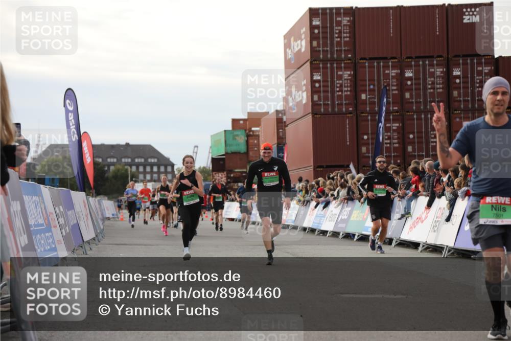 03.10.2025 - Köhlbrandbrückenlauf Yannick Fuchs http://msf.ph/oto/8984460 03.10.2025 16:09:05 Ziel 7379, 7501, 7823, 8348, 8725, 8763, 8797, 9139, 9216, 9739 meine-sportfotos.de