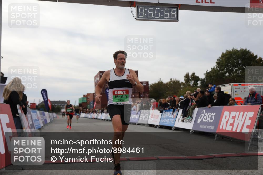 03.10.2025 - Köhlbrandbrückenlauf Yannick Fuchs http://msf.ph/oto/8984461 03.10.2025 15:55:57 Ziel 7456, 7555, 9231 meine-sportfotos.de
