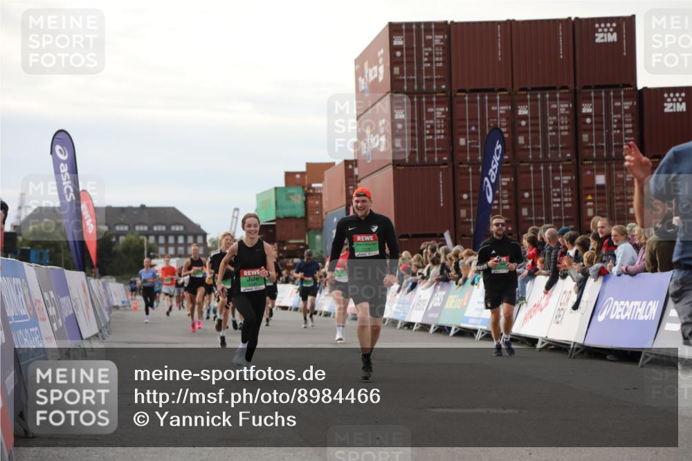 03.10.2025 - Köhlbrandbrückenlauf Yannick Fuchs http://msf.ph/oto/8984466 03.10.2025 16:09:05 Ziel 7379, 7501, 7823, 8348, 8725, 8763, 8797, 9139, 9216, 9739 meine-sportfotos.de