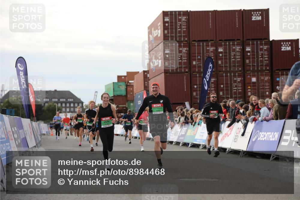 03.10.2025 - Köhlbrandbrückenlauf Yannick Fuchs http://msf.ph/oto/8984468 03.10.2025 16:09:05 Ziel 7379, 7501, 7823, 8348, 8725, 8763, 8797, 9139, 9216, 9739 meine-sportfotos.de