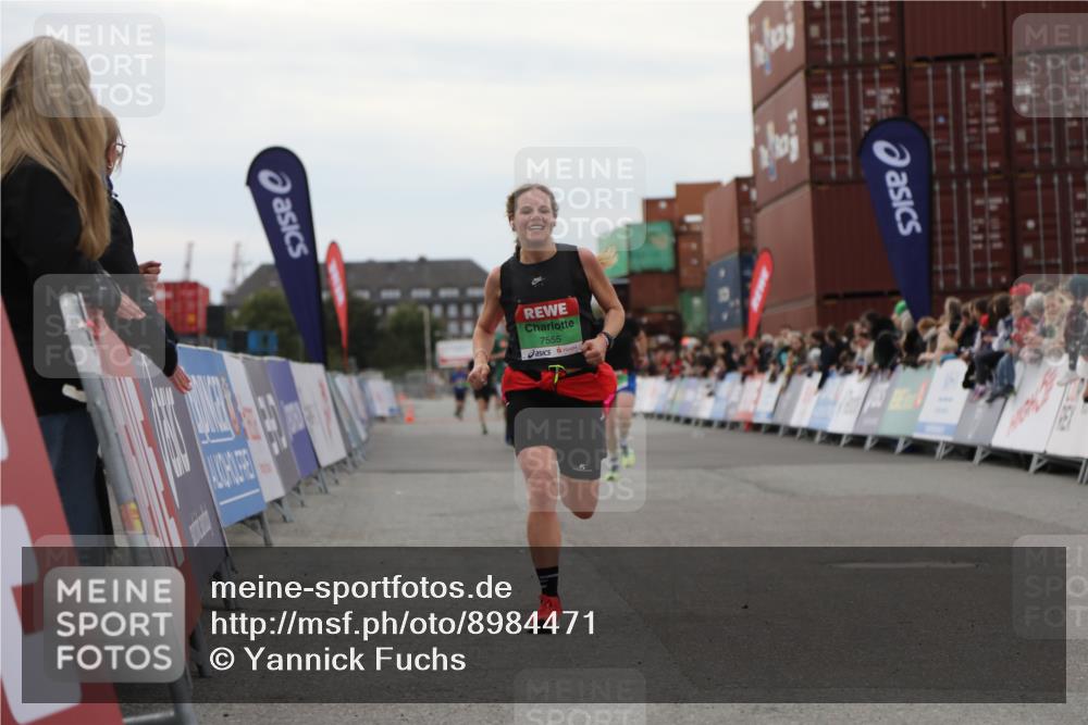03.10.2025 - Köhlbrandbrückenlauf Yannick Fuchs http://msf.ph/oto/8984471 03.10.2025 15:55:59 Ziel 7012, 7456, 7555, 9231 meine-sportfotos.de