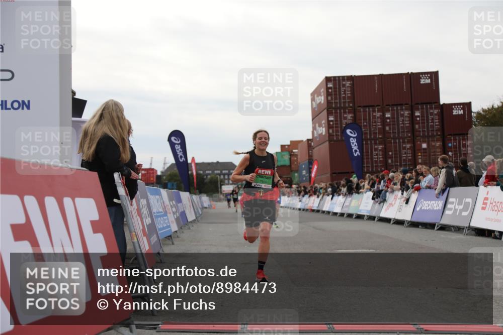 03.10.2025 - Köhlbrandbrückenlauf Yannick Fuchs http://msf.ph/oto/8984473 03.10.2025 15:55:59 Ziel 7012, 7456, 7555, 9231 meine-sportfotos.de