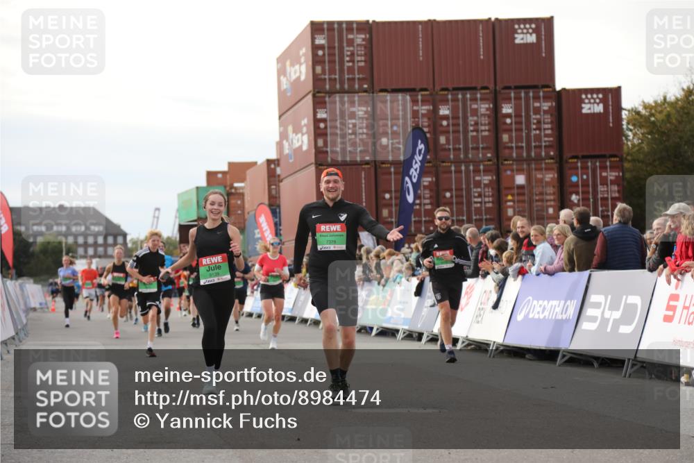 03.10.2025 - Köhlbrandbrückenlauf Yannick Fuchs http://msf.ph/oto/8984474 03.10.2025 16:09:06 Ziel 7379, 7501, 7823, 8217, 8348, 8725, 8763, 8797, 9091, 9139, 9216, 9739 meine-sportfotos.de