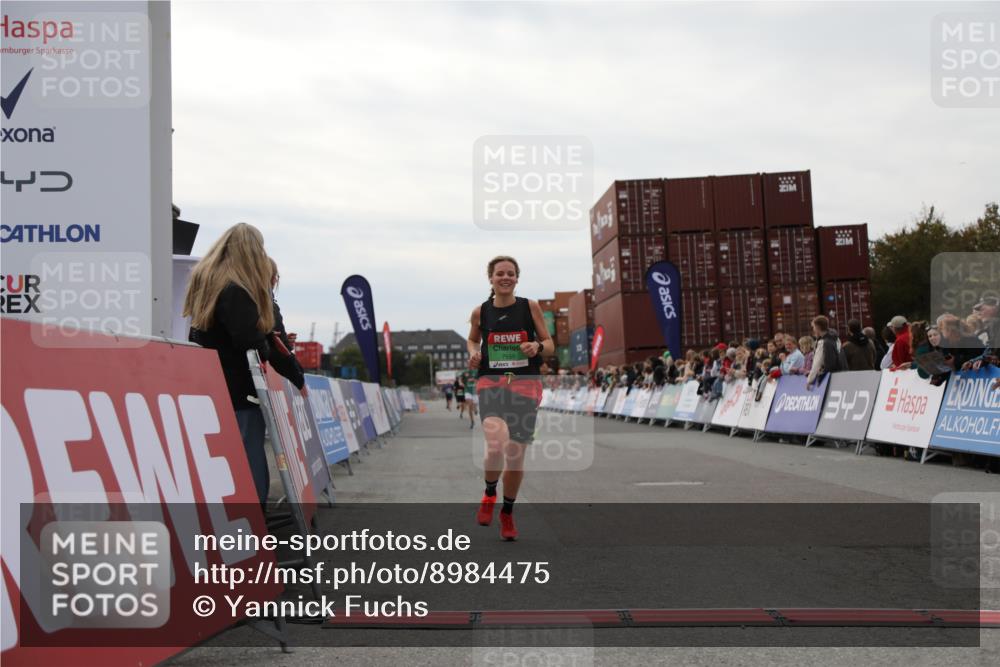 03.10.2025 - Köhlbrandbrückenlauf Yannick Fuchs http://msf.ph/oto/8984475 03.10.2025 15:55:59 Ziel 7012, 7456, 7555, 9231 meine-sportfotos.de