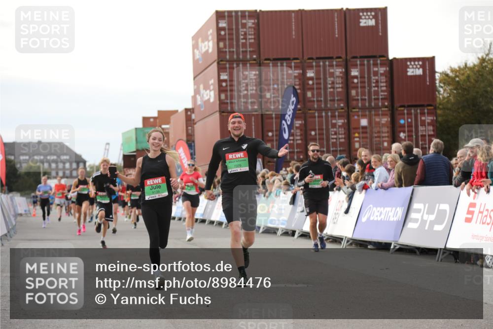 03.10.2025 - Köhlbrandbrückenlauf Yannick Fuchs http://msf.ph/oto/8984476 03.10.2025 16:09:06 Ziel 7379, 7501, 7823, 8217, 8348, 8725, 8763, 8797, 9091, 9139, 9216, 9739 meine-sportfotos.de