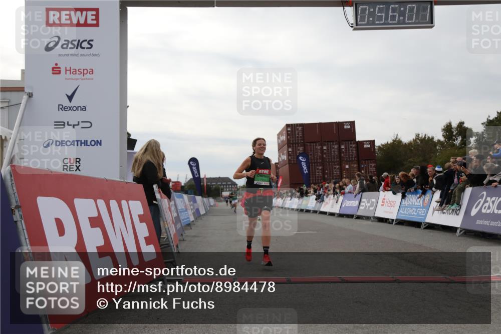 03.10.2025 - Köhlbrandbrückenlauf Yannick Fuchs http://msf.ph/oto/8984478 03.10.2025 15:56:00 Ziel 7012, 7456, 7555, 9231 meine-sportfotos.de