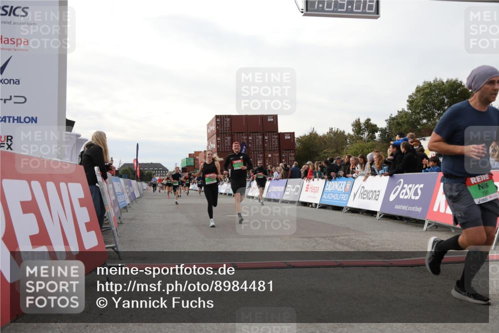 03.10.2025 - Köhlbrandbrückenlauf Yannick Fuchs http://msf.ph/oto/8984481 03.10.2025 16:09:06 Ziel 7379, 7501, 7823, 8217, 8348, 8725, 8763, 8797, 9091, 9139, 9216, 9739 meine-sportfotos.de
