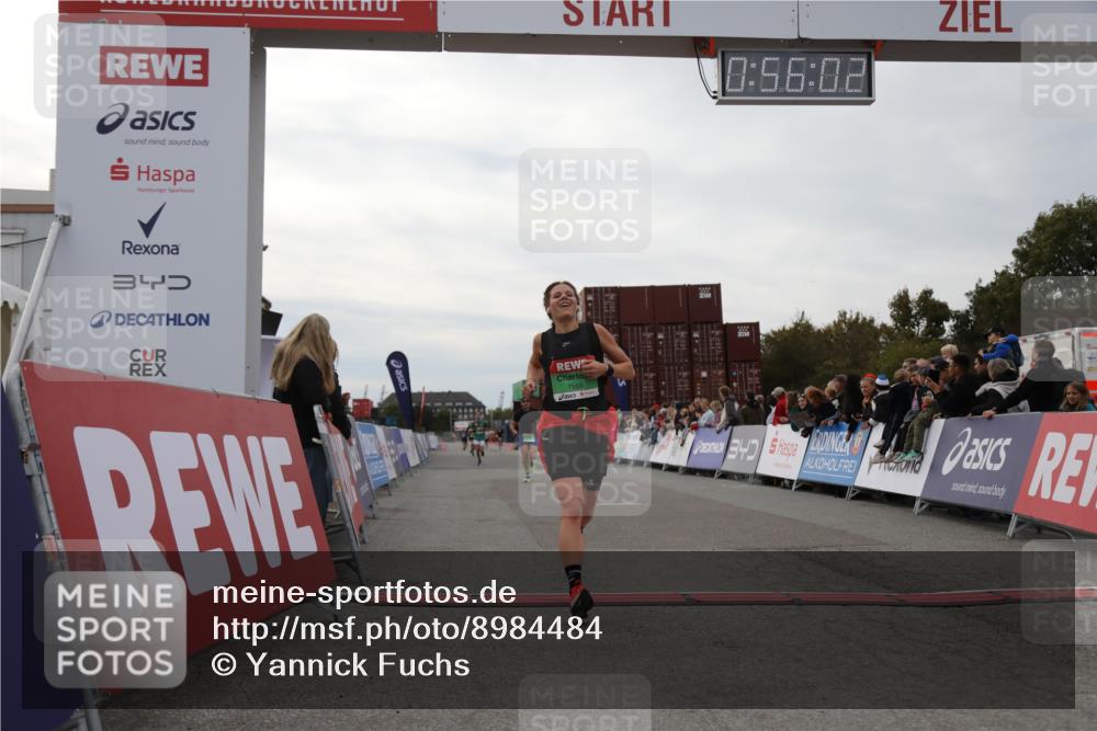 03.10.2025 - Köhlbrandbrückenlauf Yannick Fuchs http://msf.ph/oto/8984484 03.10.2025 15:56:00 Ziel 7012, 7456, 7555, 9231 meine-sportfotos.de